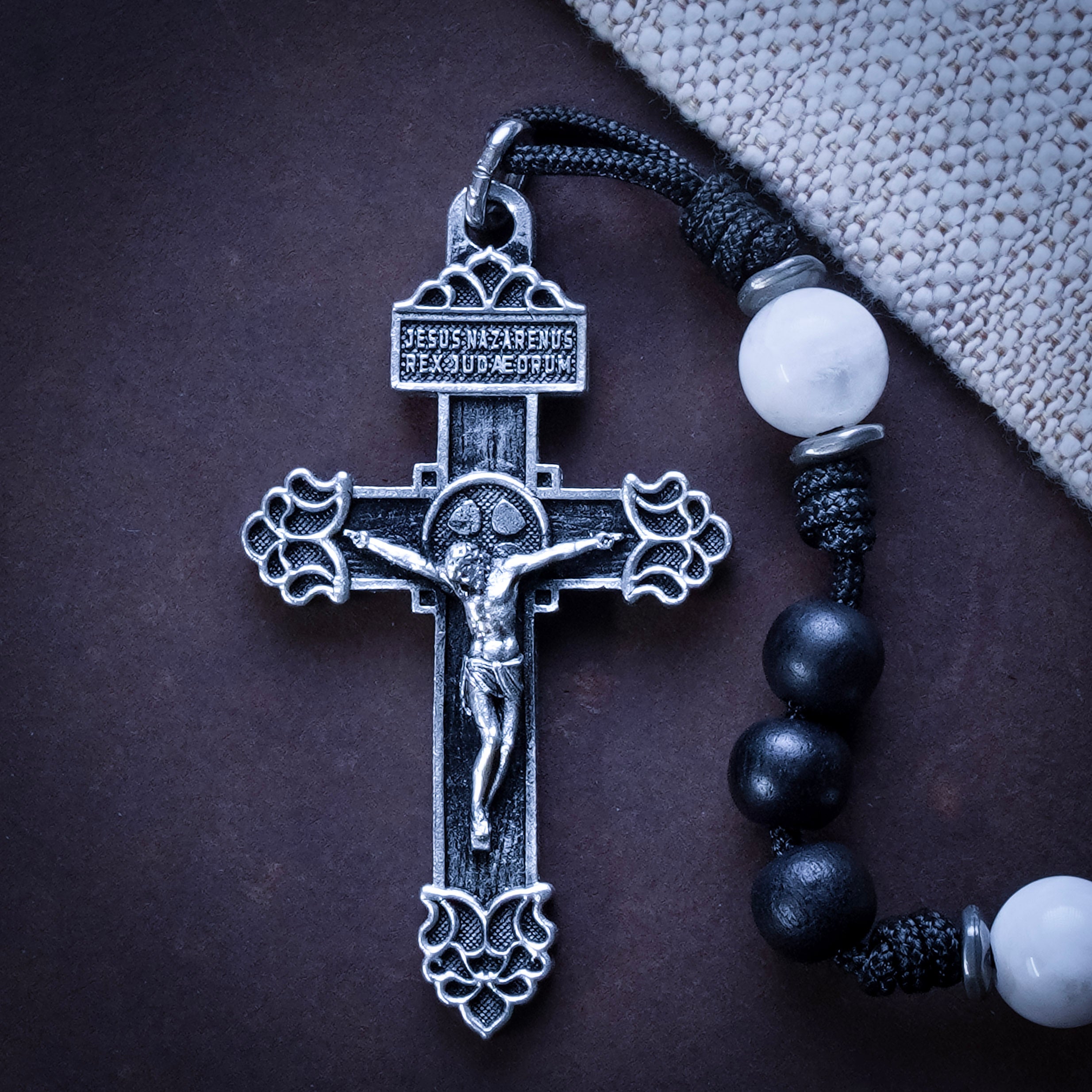 ÜBERMENSCH ラウンドキーホルダーポーチ　GD Handmade St. Dominic Rosary | The Catholic Woodworker