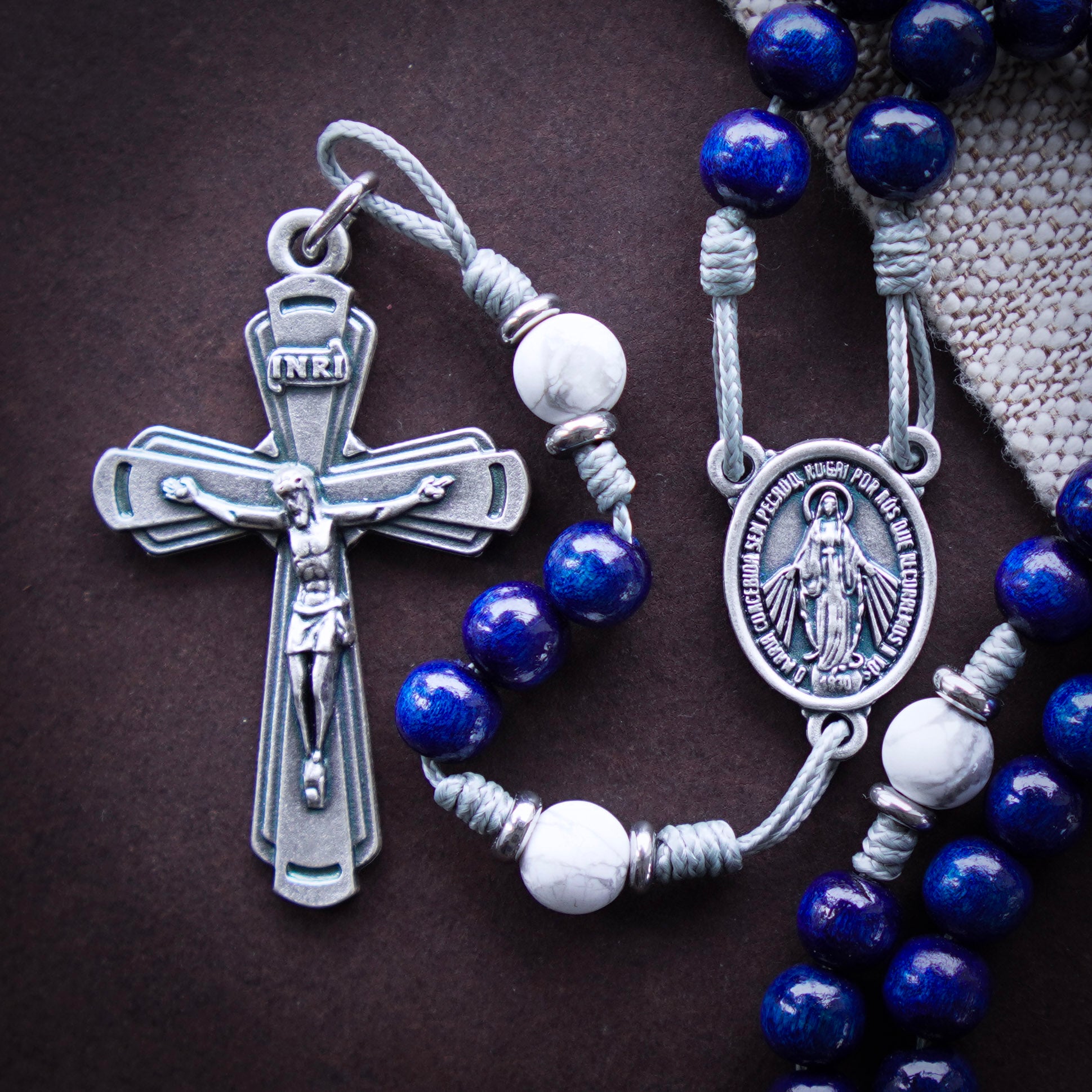 Mary's Mantle Rosary | The Catholic Woodworker